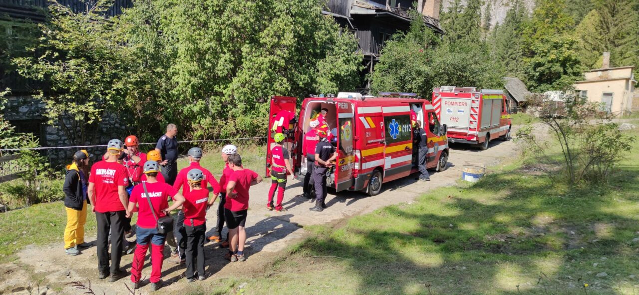 Bărbat lovit de o stâncă în Cheile Bicazului. Un elicopter SMURD a intervenit de urgență