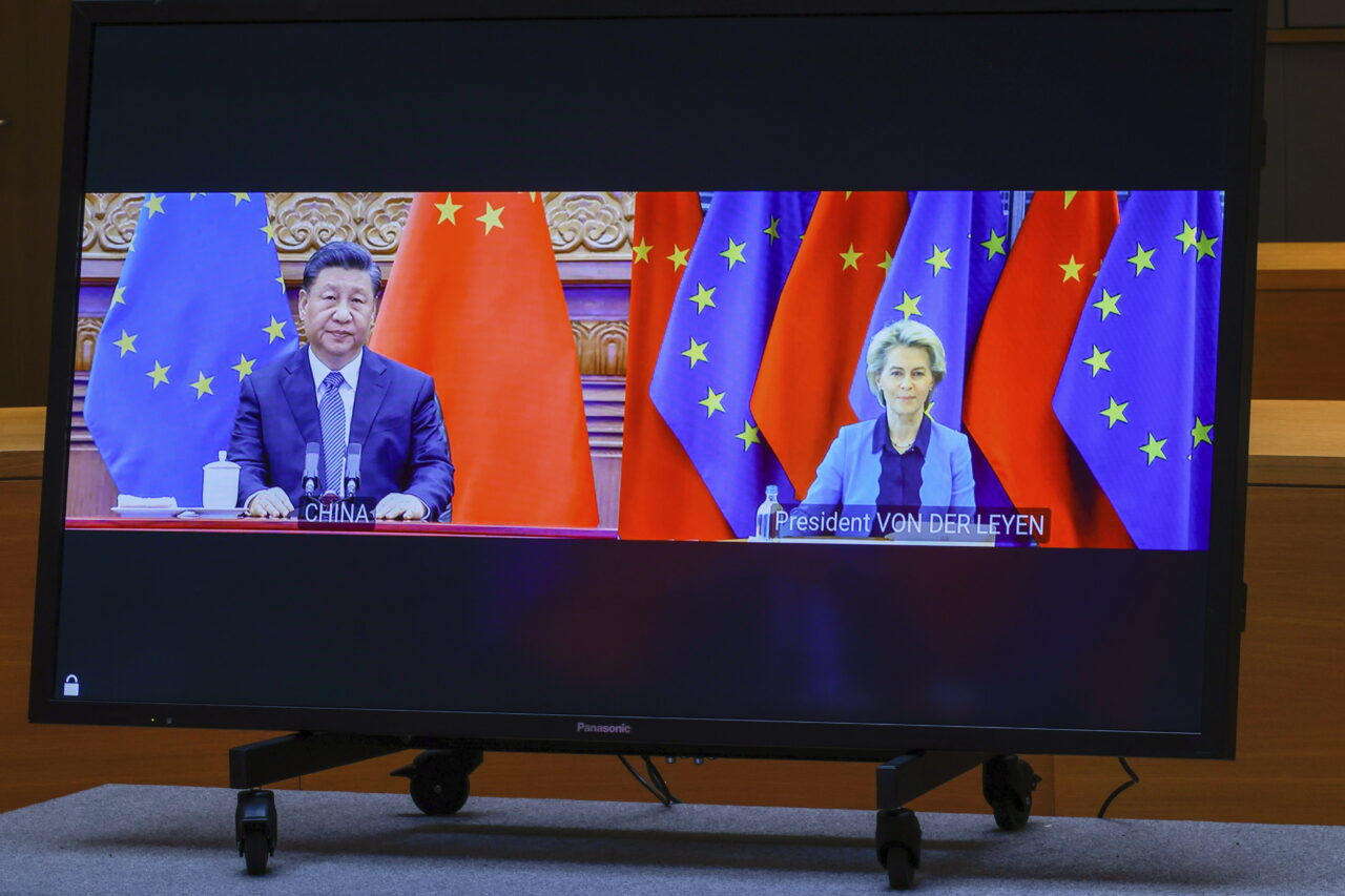 UE vrea să blocheze „concurența neloaială” a Chinei / Beijingul este nemulțumit de ancheta antisubvenție privind vehiculele electrice