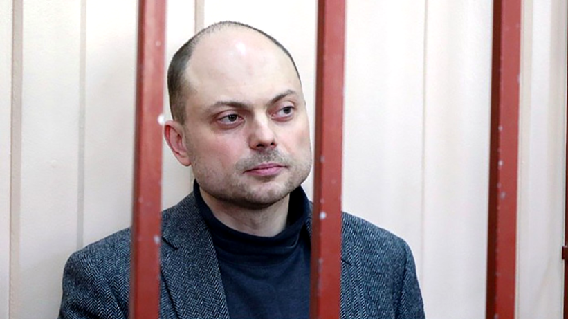 CONDAMNAT la 25 de ani de închisoare pentru înaltă trădare, istoricul rus Kara-Murza a fost transferat în Siberia: „Suferă de polineuropatie”