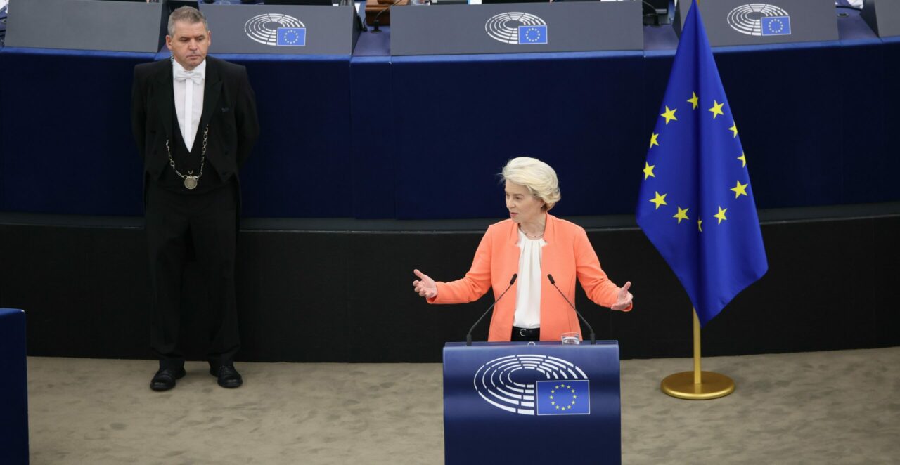 Comisia Europeană face investigații antisubvenție privind EV-urile din China, dar păstrează liniile de comunicare deschise cu Beijingul