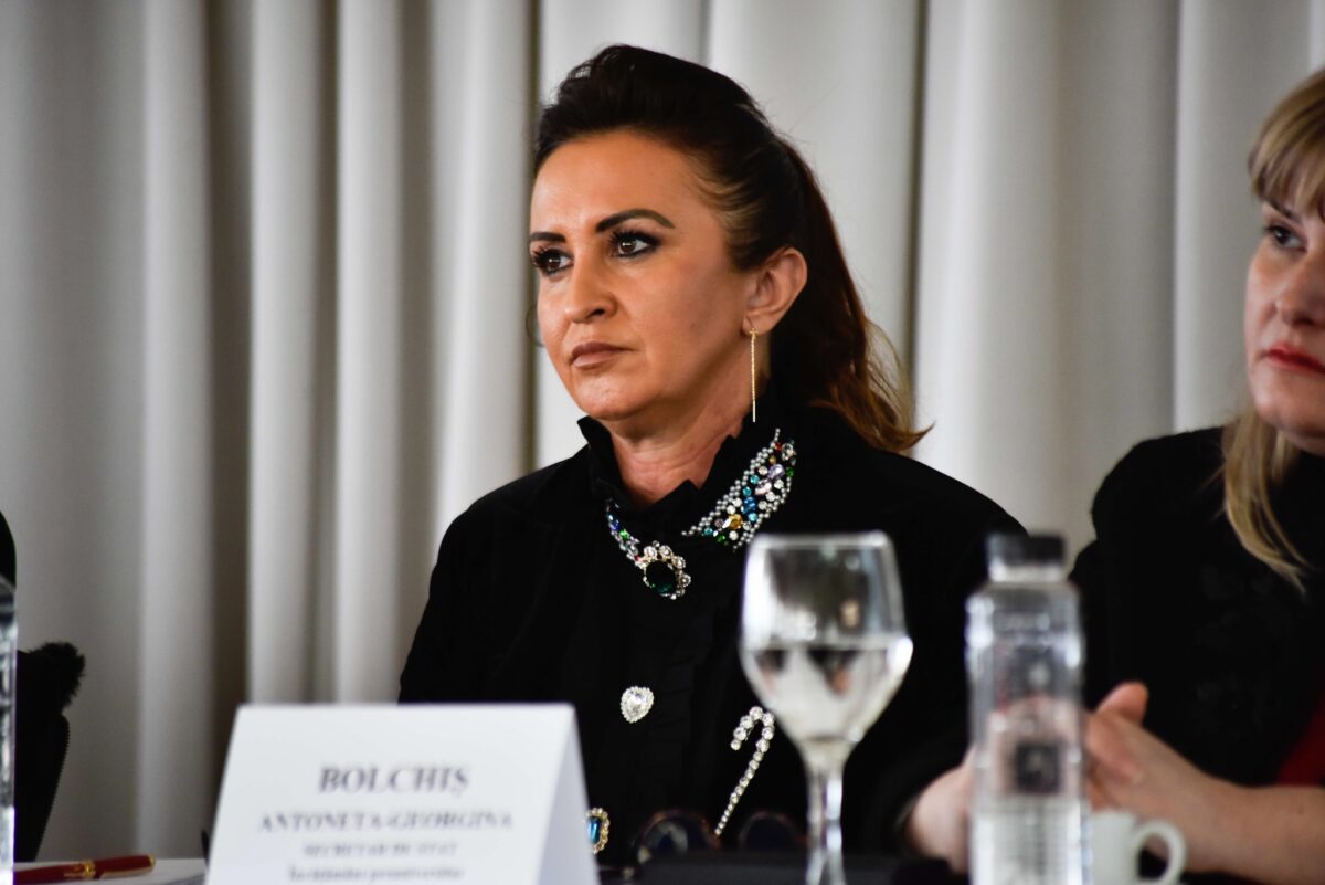 Natalia Intotero: Mamele minore beneficiază de o bursă 700 de lei dacă merg la şcoală