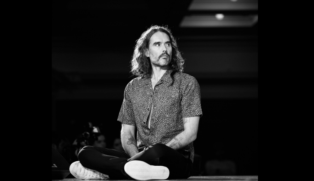 Actorul Russell Brand, fostul soț al lui Katy Perry,  se confruntă cu noi acuzaţii de agresiune sexuală şi VIOL