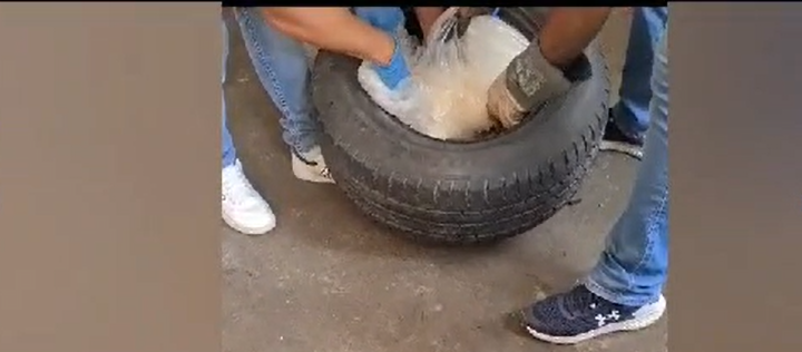 FOTO-VIDEO. Captură record de droguri de tip „cristal”. Marfa urma să fie vândută cu 600.000 de euro pe piața din România / Unde a fost descoperită