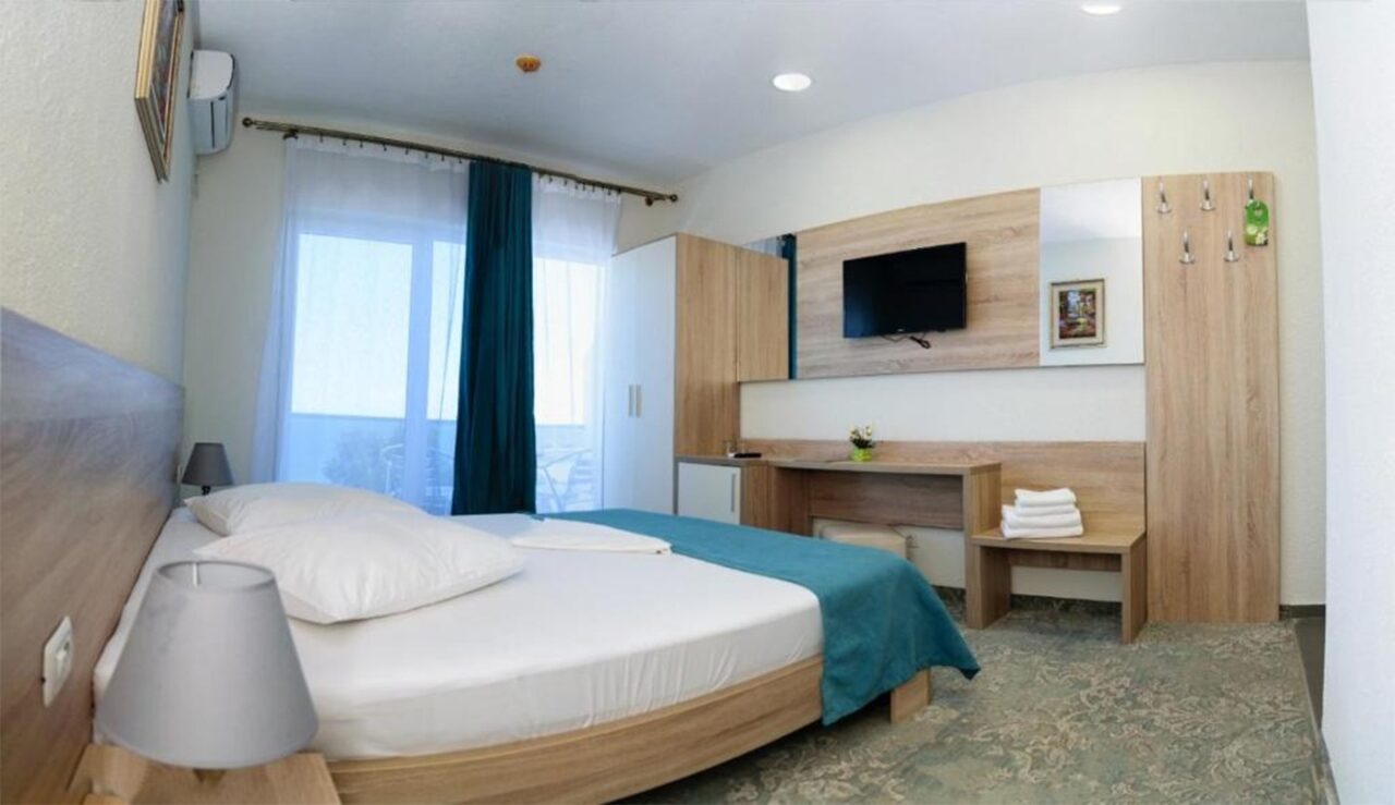 Concediu de coșmar de 4.500 de lei petru un cuplu într-un hotel de 4 stele din Eforie Nord. Ce au găsit în cameră