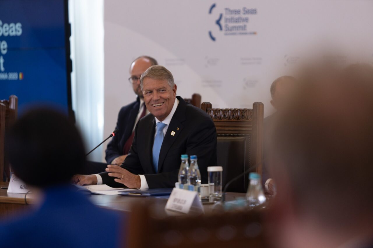 VIDEO | Uite drona, nu e drona! Președintele Klaus Iohannis spune că avem de-a face cu o situație FLUIDĂ. „Asta este!”
