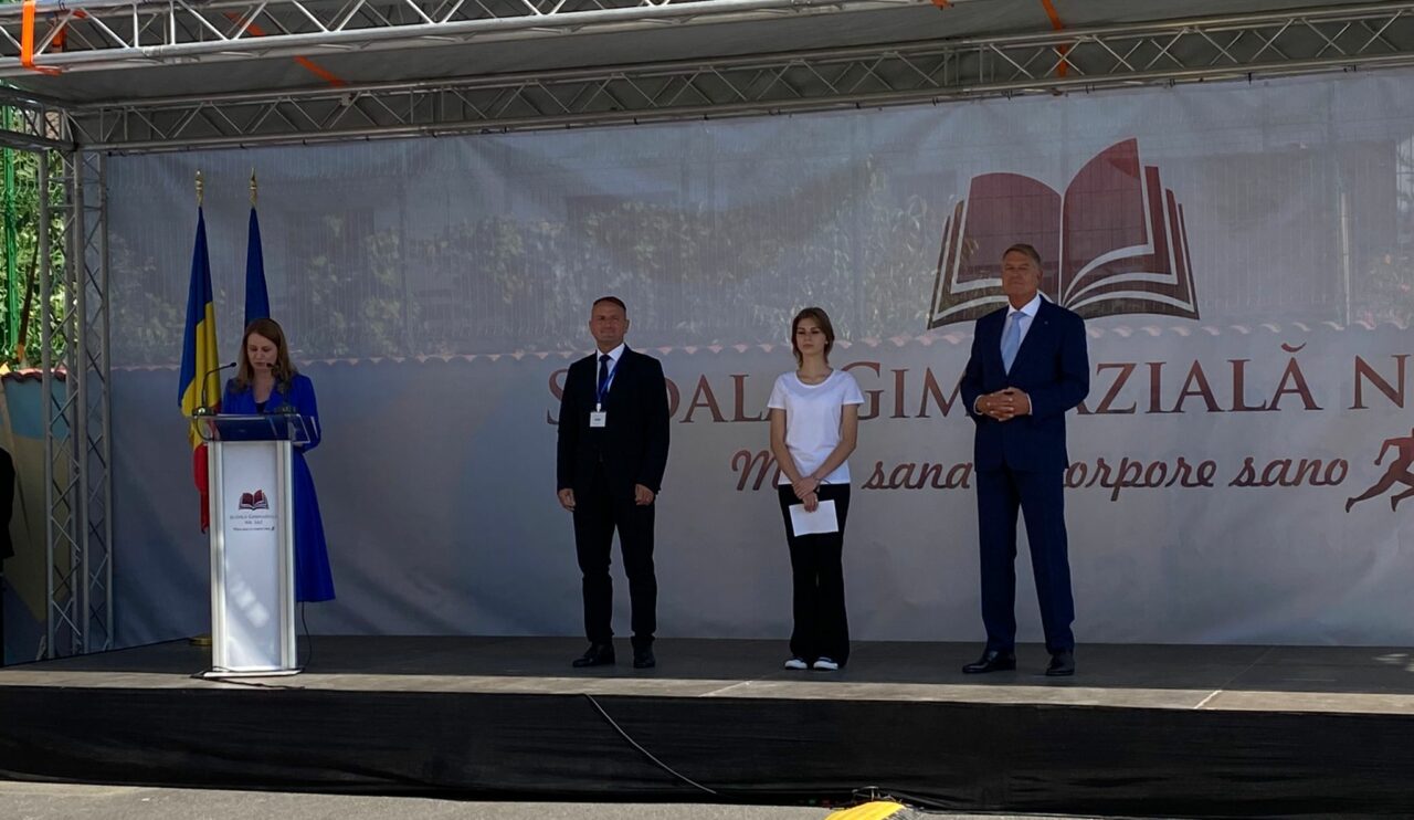 În prima zi de școală, președintele Klaus Iohannis laudă Legile Educației și face promisiuni. Iohannis introduce subiectul drogurilor pe agenda CSAT