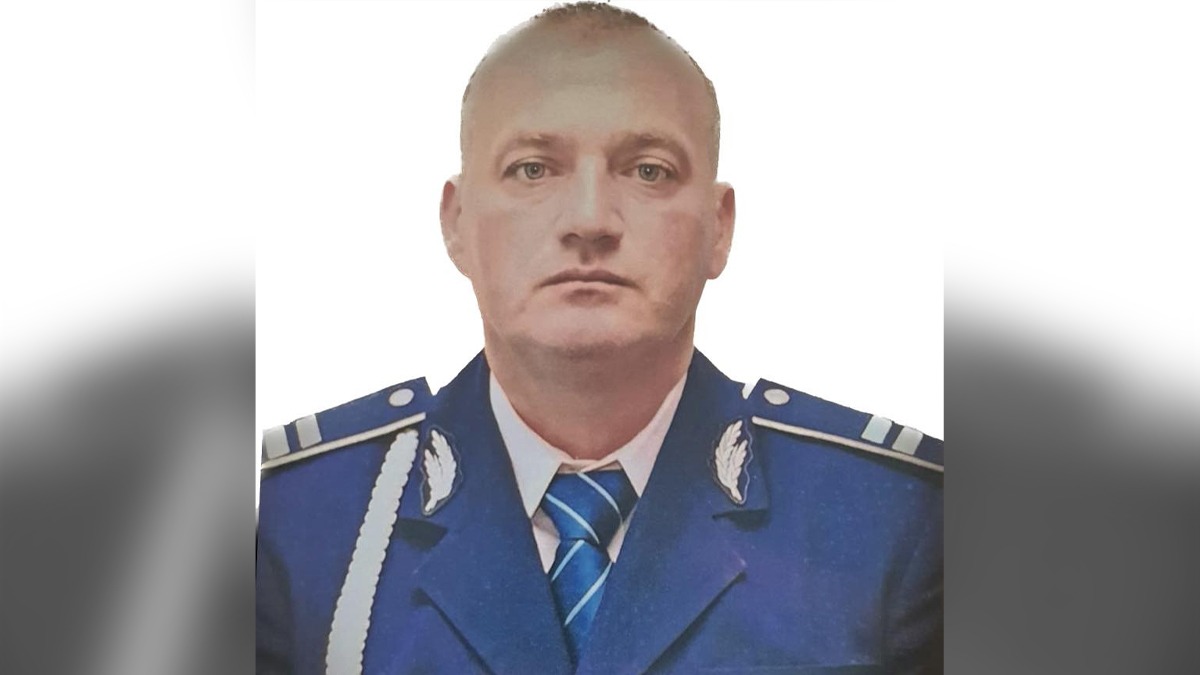 Un poliţist în vârstă de 40 de ani a murit după o partidă de fotbal. Tragedia s-a întâmplat într-un parc din Roman