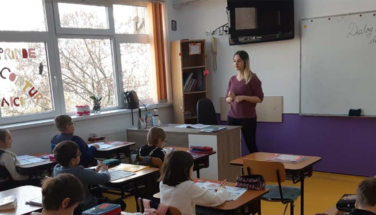 Am făcut CALCULUL! Ce salariu primește o învățătoare, într-o școală privată din București