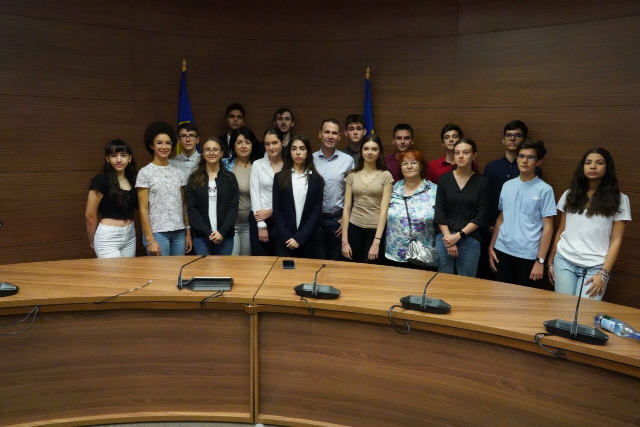 COMUNICAT: Primarul Robert Negoiță a premiat elevii de top din Sectorul 3