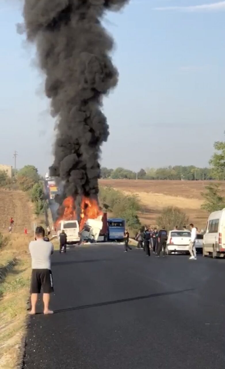Plan ROȘU de intervenție. Accident cu două autocare și un TIR în Teleorman