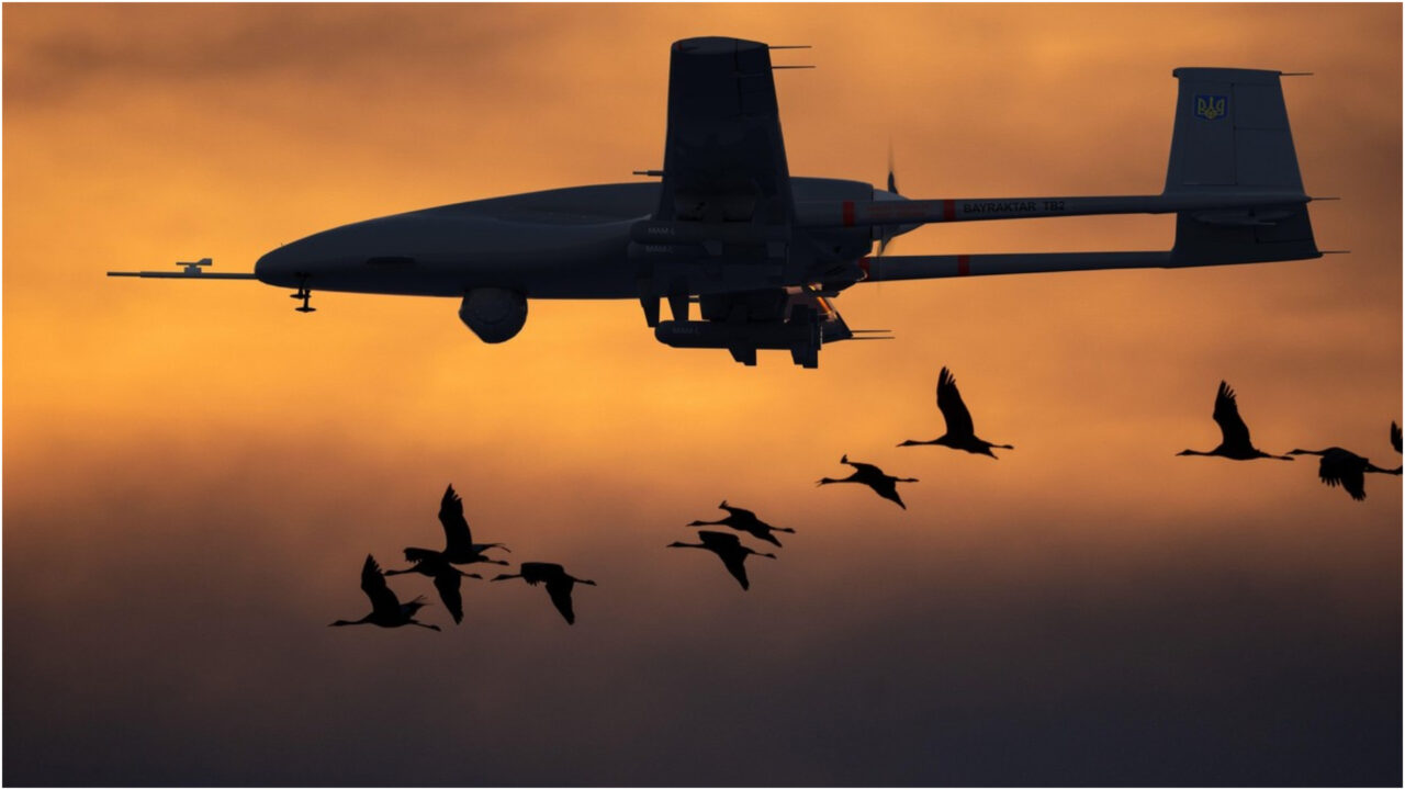 VIDEO | Faimoasa dronă Bayraktar TB2 a revenit în prim plan în stil mare, în Ucraina. Ce a distrus aeronava