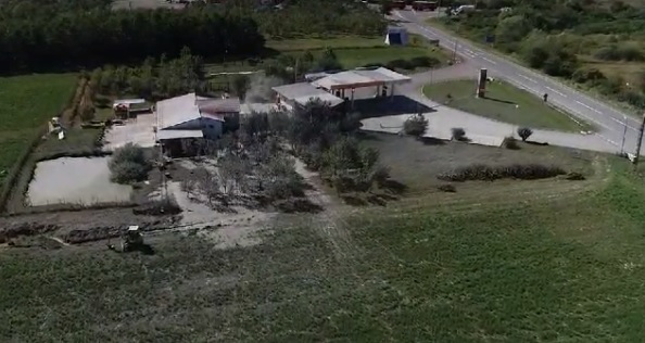 Un „gheizer” cu gaze, activ lângă o benzinărie din Satu Mare. Specialiștii din câteva județe monitorizează zona, pentru a limita pericolul de explozie