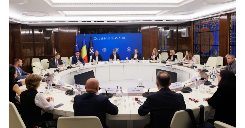Consultări la Palatul Victoria între premierul Marcel Ciolacu și reprezentanții societății civile