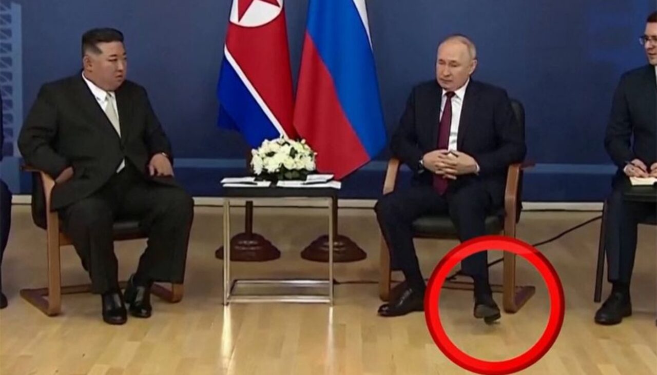 Boala secretă de care ar suferi Vladimir Putin. Mișcarea piciorului l-a dat de gol