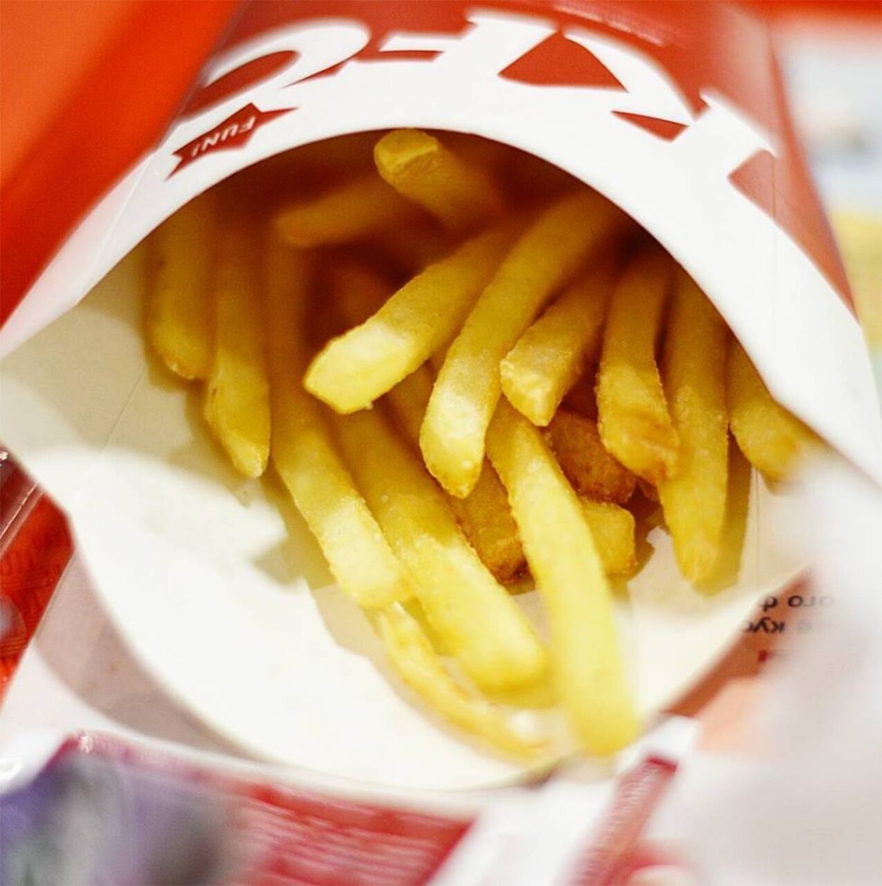 Ce mănânci, de fapt, când comanzi o porție de cartofi prăjiți de la KFC România