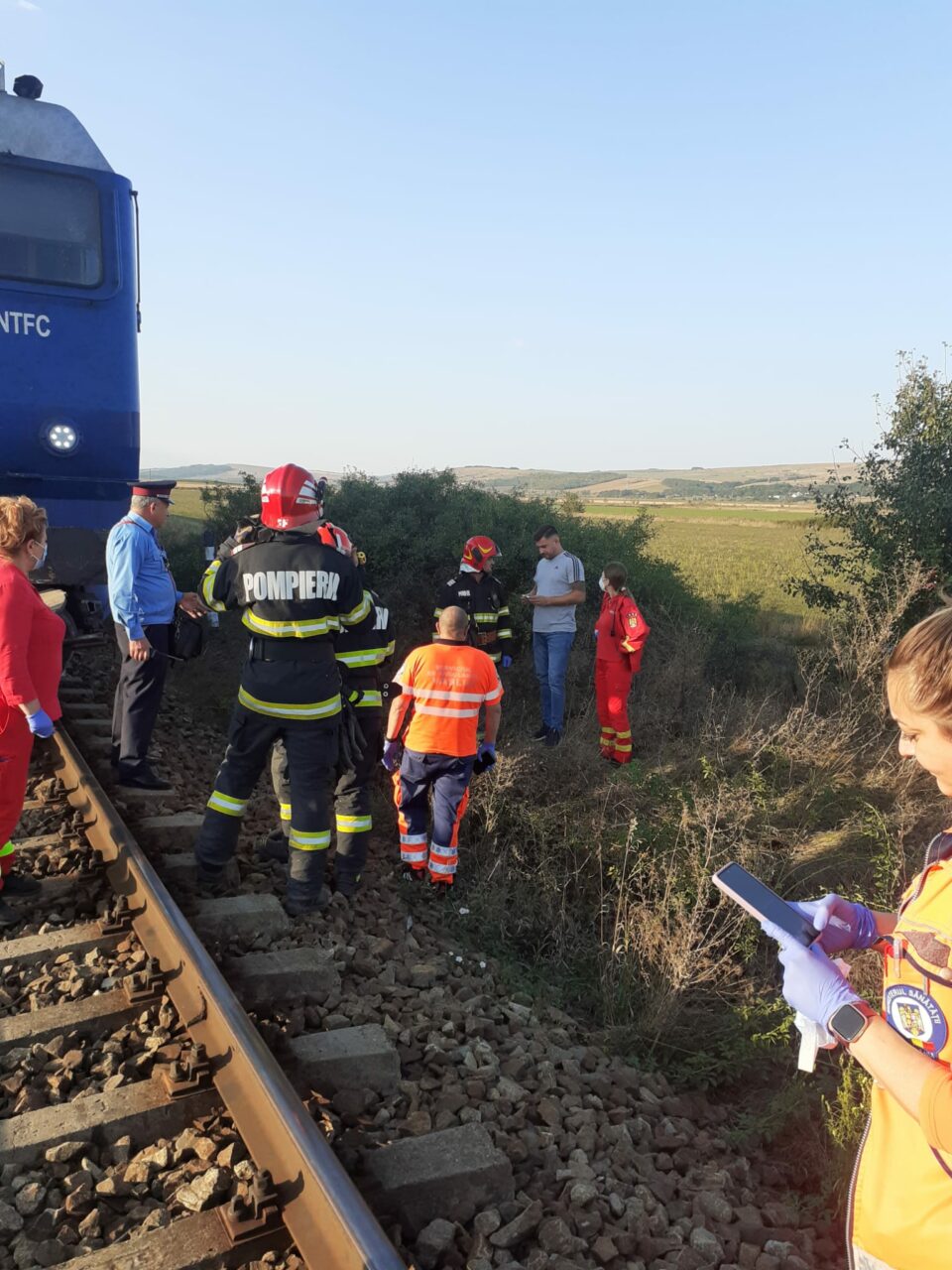 Un copil de 13 ani și un bărbat de 30 de ani au MURIT după ce căruța în care se aflau a fost lovită de tren, în județul Vaslui