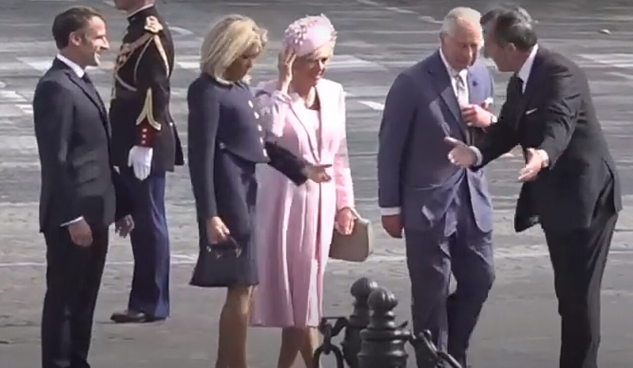 Regele Charles, primit cu fast în Franța. Ce i-a scris regele Marii Britanii lui Macron când a luat foc catedrala Notre-Dame