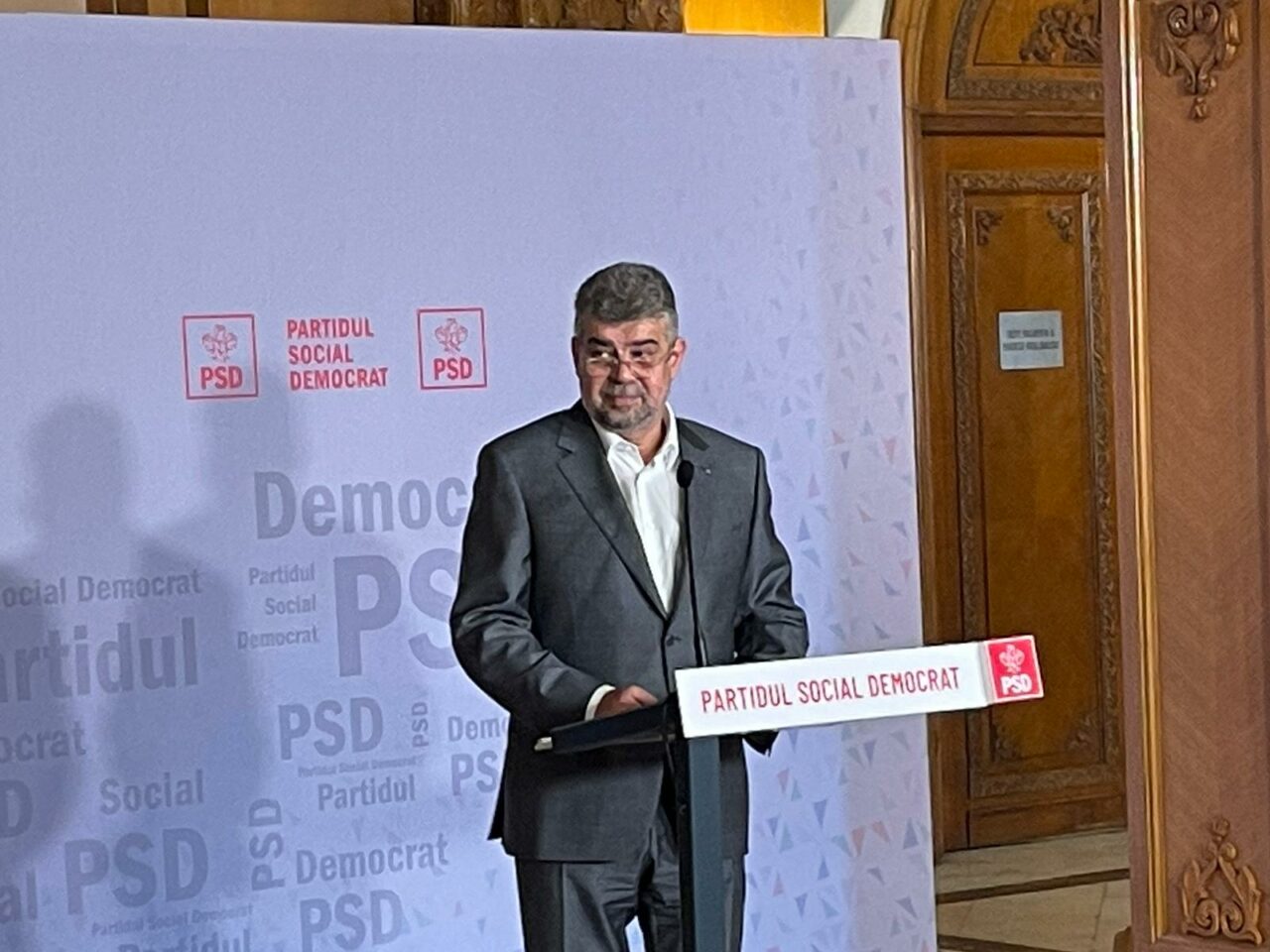 VIDEO | PSD îl suspendă pe primarul din Caracal. Marcel Ciolacu: Nu am văzut niciun președinte de organizație să mai susțină candidatura celor doi