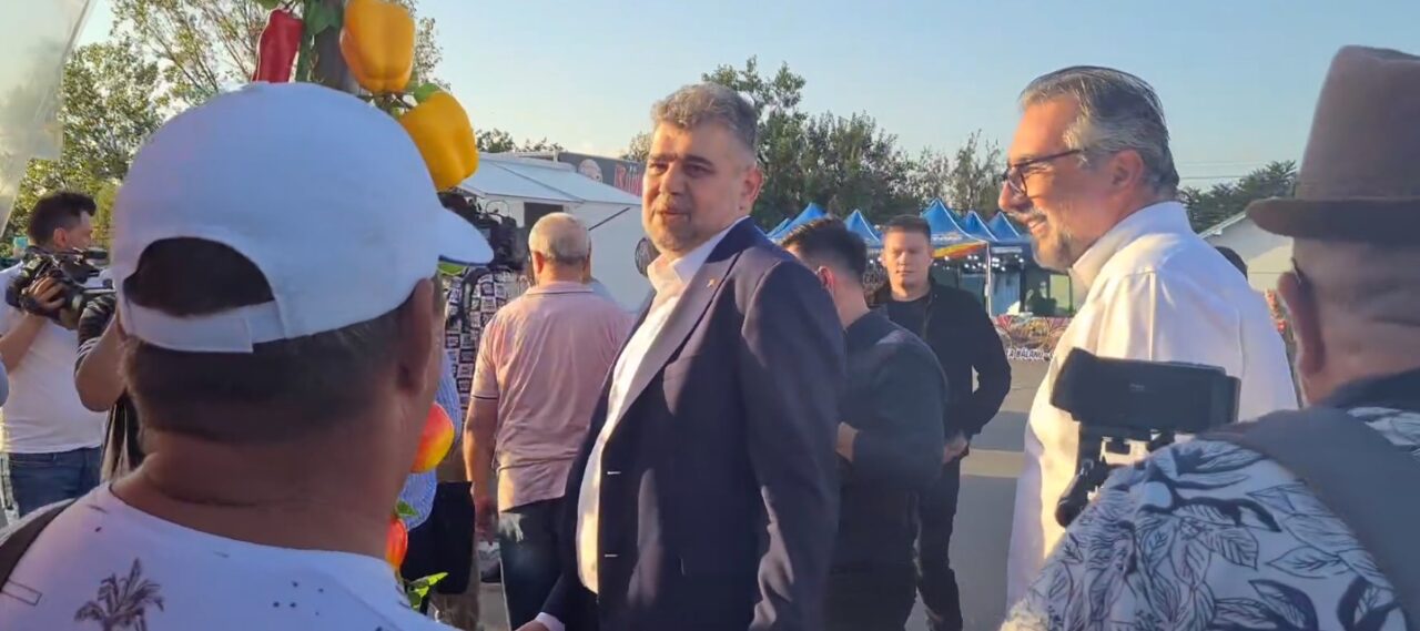 Ciolacu a cumpărat carte pe credit de la târgul Gaudeamus și Pleșcoi cash din piața din Buzău. Cartea a fost achitată de Romașcanu