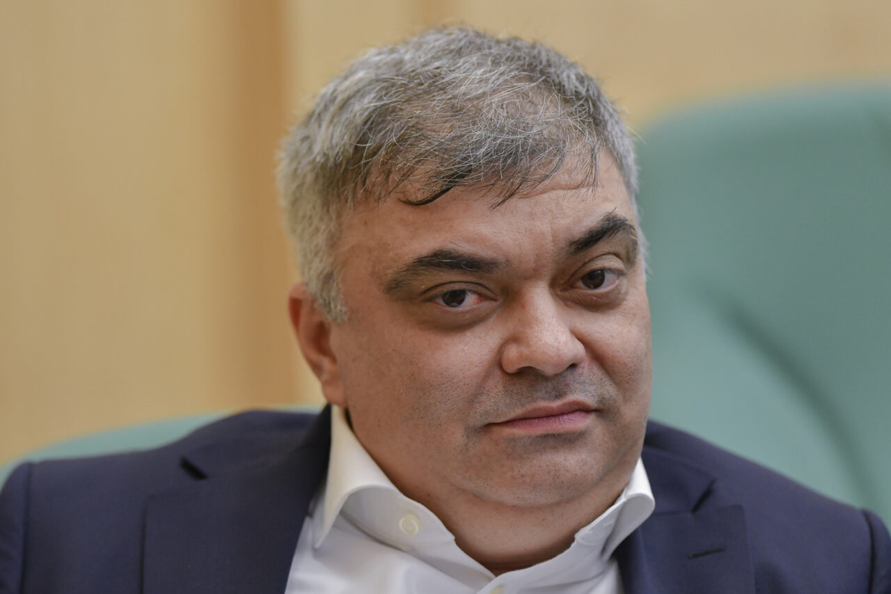 Mită la ASSMB: Cristian Plută și managerul Spitalului Colentina au fost reținuți de procurorii DNA