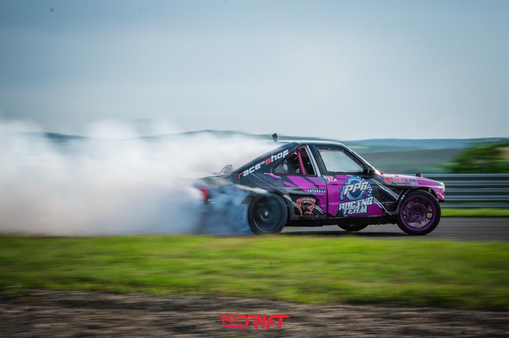 Cine se BATE la titlu Campionatul Național de Drift? Finala are loc în weekend pe Transilvania Motor Ring