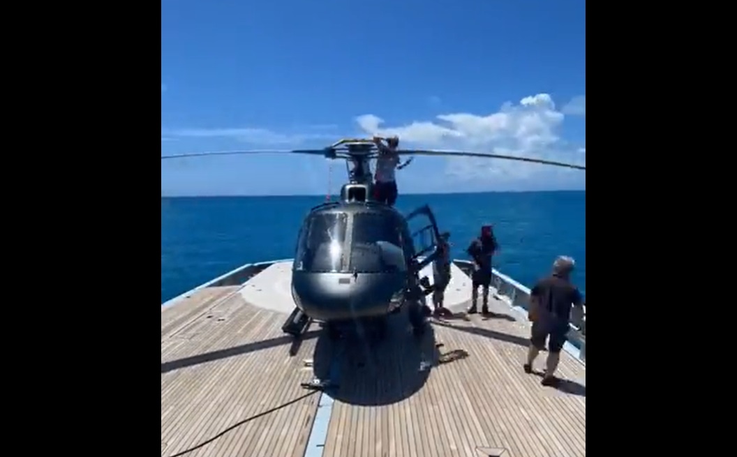 VIDEO | Cum este „ascuns” un elicopter pe un iaht de 49 milioane dolari: „Ce risipă absolut urâtă de bani și resurse”