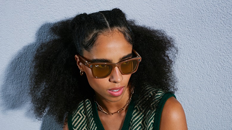 Meta a anunțat Ray-Ban Meta Smart Glasses, ochelari de soare care pot fi folosiți pentru convorbiri telefonice, muzică și transmisiuni live