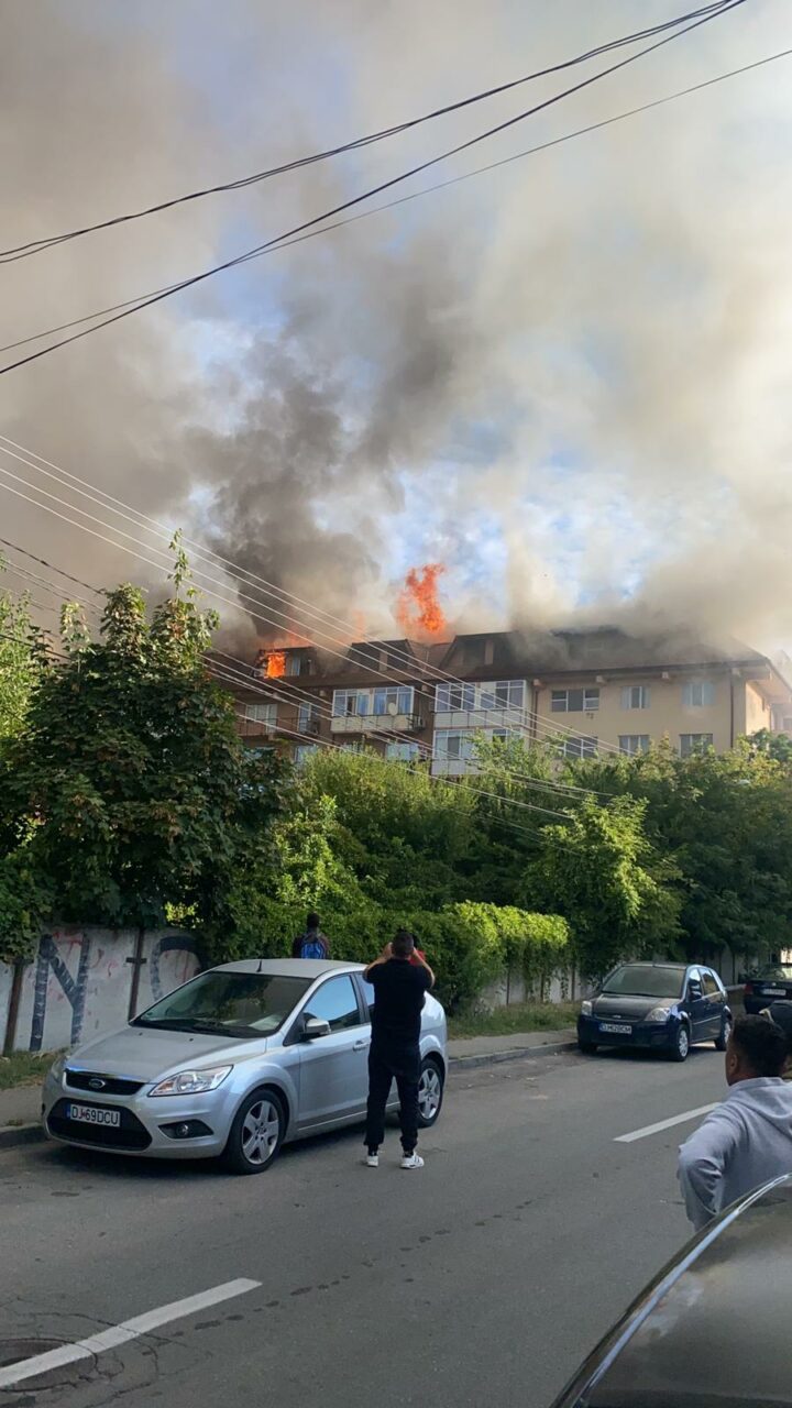 Asigurătorii au avizat 49 de dosare de daună în urma incendiului din Craiova. Ce fel de polițe încheiaseră proprietarii