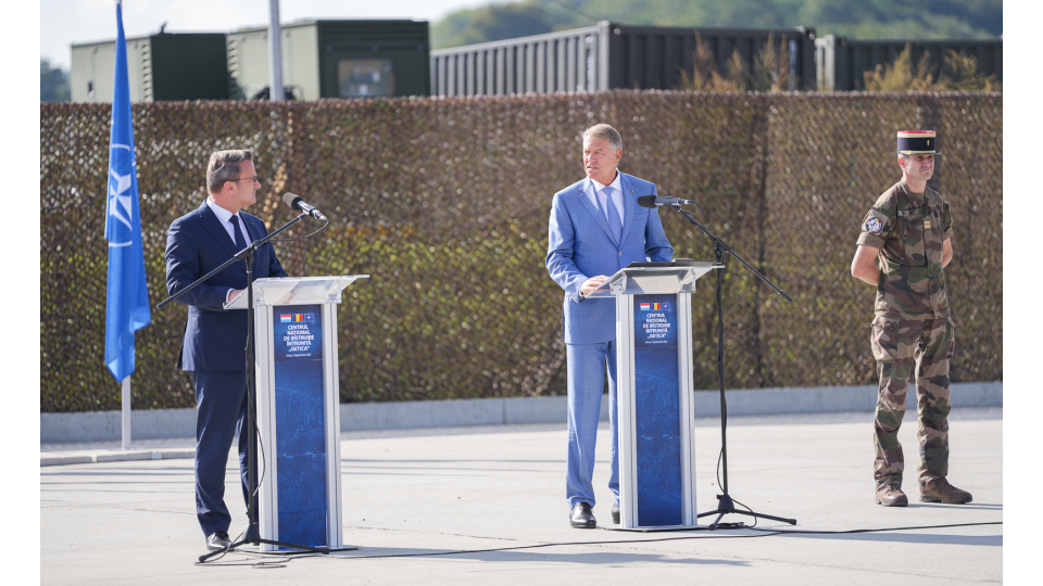 VIDEO | Președintele Klaus Iohannis și premierul Luxemburgului au discutat cu militarii NATO staționați la baza Cincu