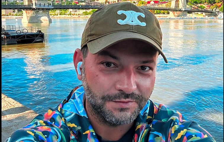 Mihai Morar, despre cariera sa la radio și TV. „Am rămas CU PICIOARELE PE PĂMÂNT și cu capul în stele”