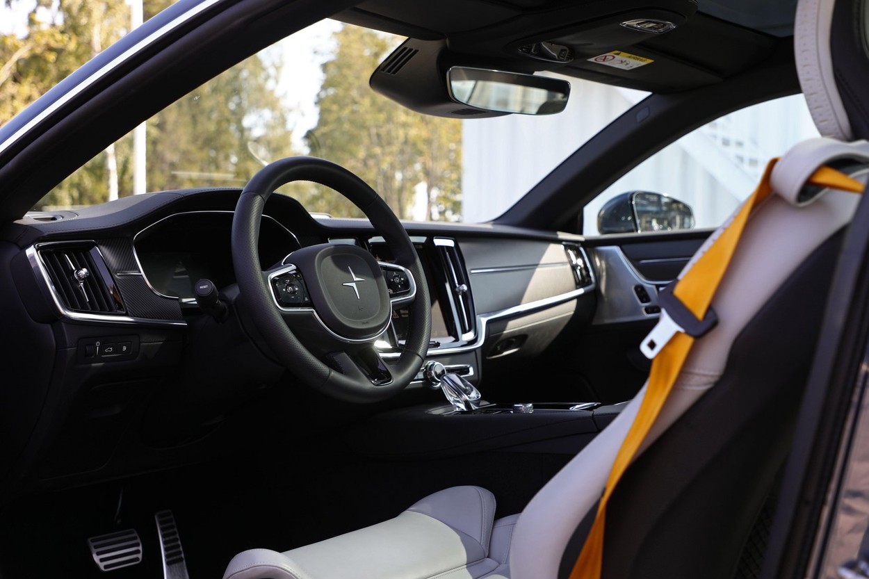 Un producător de mașini electrice, rival TESLA, lansează propriul său smartphone