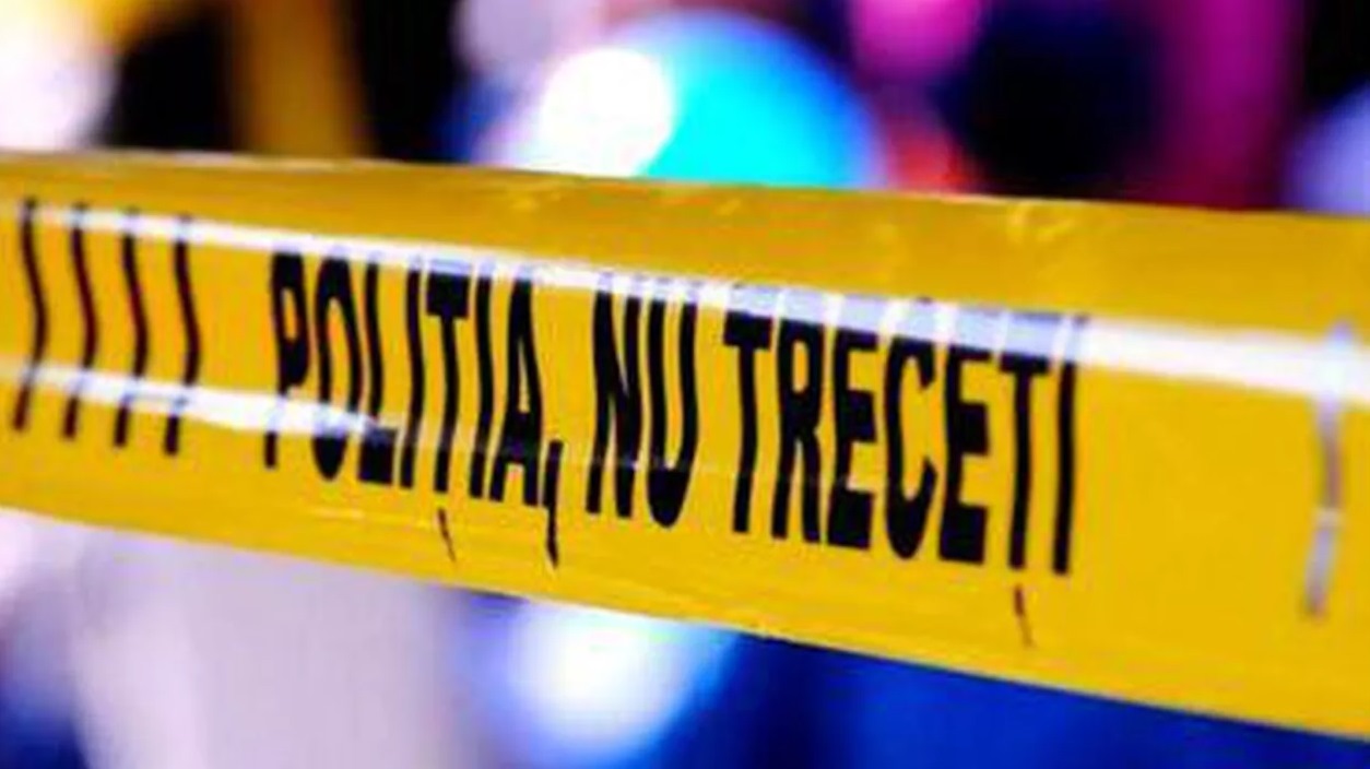 Cadavrul unei femei împușcate în gât, descoperit într-o casă din Botoșani. Ce au mai găsit polițiști lângă ea