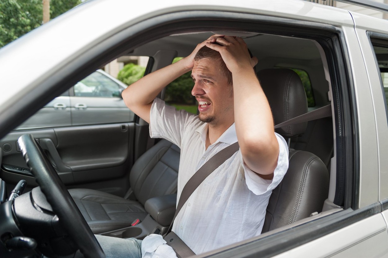 Greșelile de circulație frecvent întânite în trafic care pot pot lăsa fără PERMIS de conducere. Ce nu trebuie să faci atunci când esți la volan