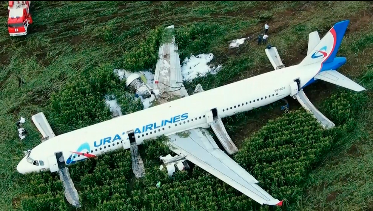 O aeronavă cu aproape 160 de PASAGERI la bord, care zbura de la Soci, a aterizat de urgență în Novosibirsk