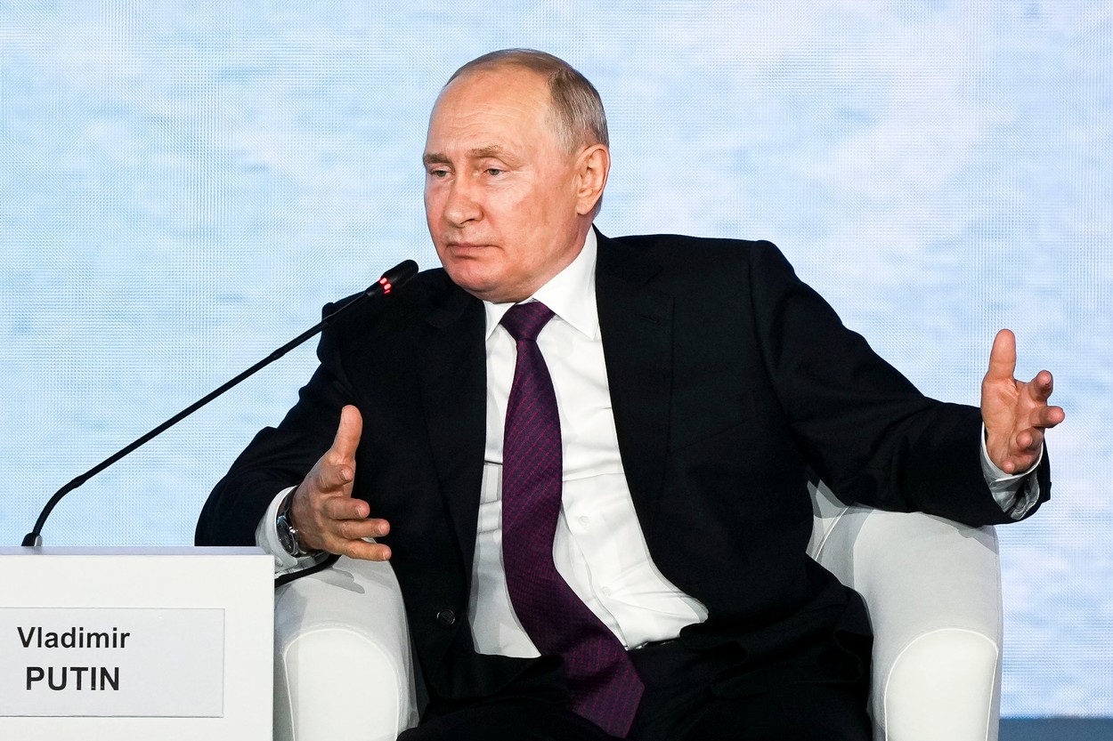 Vladimir Putin vrea ”ARMELE VIITORULUI” și acuză SUA: ”Ce se întâmplă cu Donald Trump este o persecuție din motive politice”