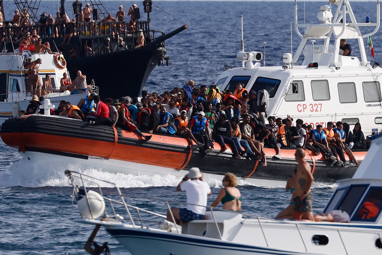 ITALIA înăsprește legislația privind imigrația, după criza din insula Lampedusa