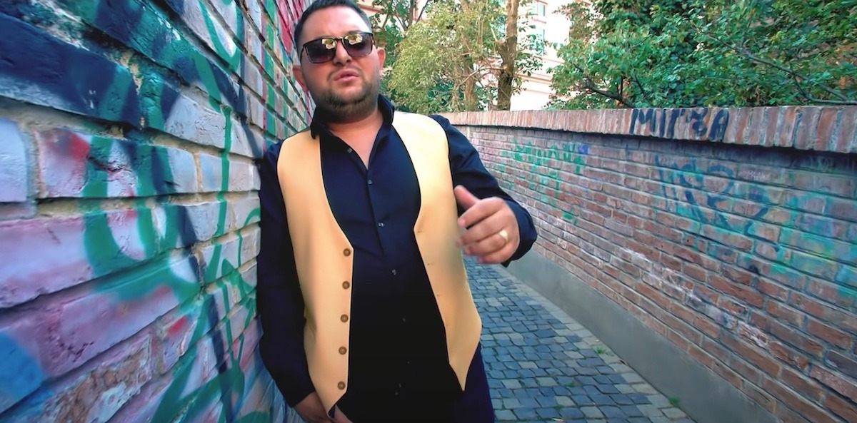 „Puișor de la Mediaș” a încercat să dea „fără număr” la Poliția Rutieră, dar s-a ales cu dosar penal. Cu ce viteză rula manelistul prin oraș