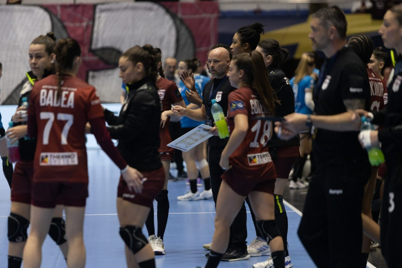 Șoc la Rapid! Kim Rasmussen, demis! Cine e noul ANTRENOR al echipei de handbal feminin din Giulești