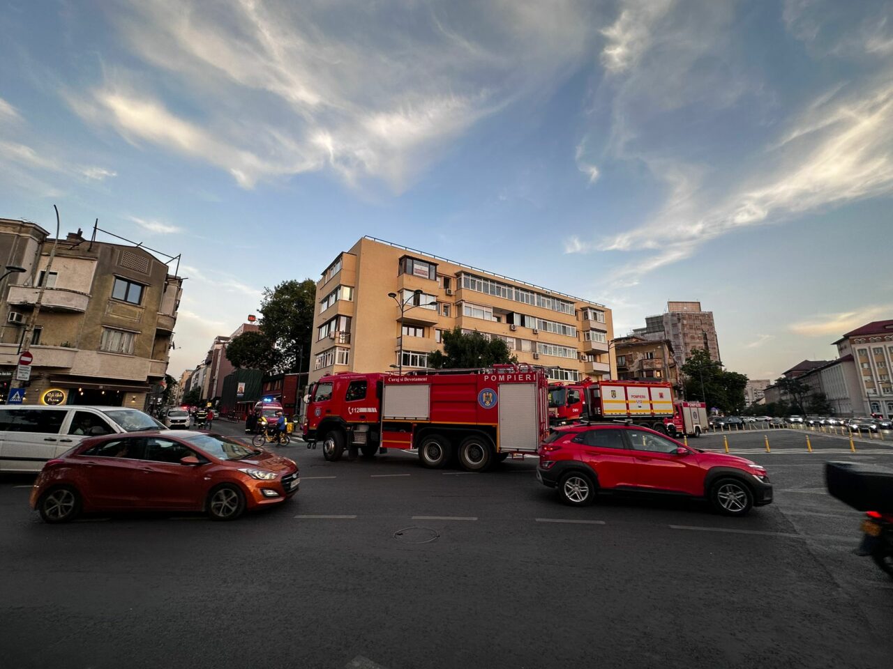 UPDATE | Pompierii din Capitală au fost în ALERTĂ după o scurgere de gaze semnalată pe o stradă din Dorobanți. Nu au fost victime sau pagube materiale