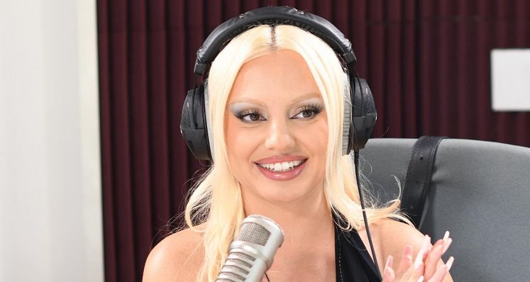 FOTO / Alexandra Stan, TOPLESS. Artista, lipsită de inhibiții