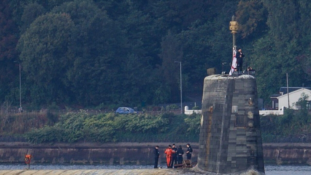 FOTO | E incredibil cum s-a întors în port un submarin NUCLEAR. O astfel de navă poate aduce sfârșitul lumii