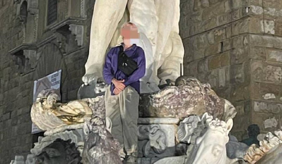 A stricat Fântâna lui Neptun din FLORENȚA! Gestul revoltător al unui turist german, pentru un selfie