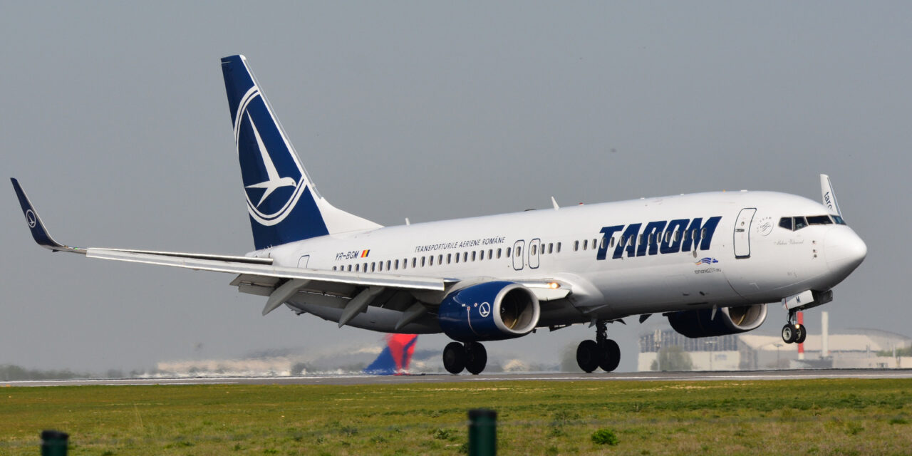 Un avion al companiei TAROM, lovit de trăsnet la decolarea de pe aeroportul Otopeni