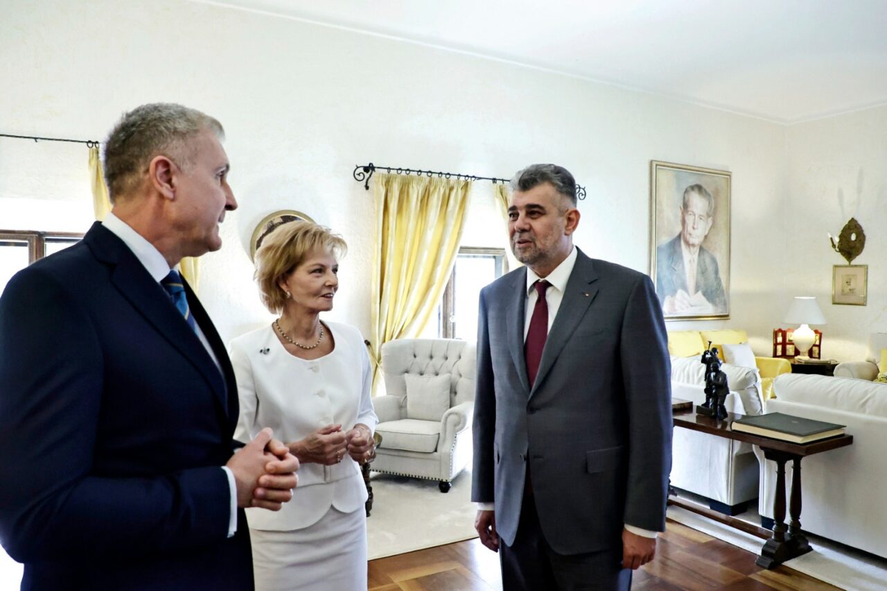 Vizita premierului Marcel Ciolacu la Palatul Elisabeta: „Casa Regală este un reper al patriotismului și al dragostei de țară”