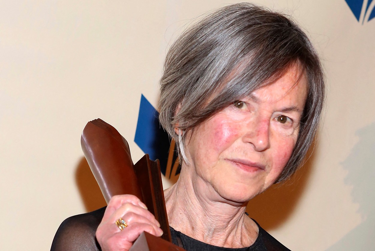 Literatura mondială este în doliu. A MURIT poeta americană Louise Glück, laureată a Premiului Nobel pentru Literatură