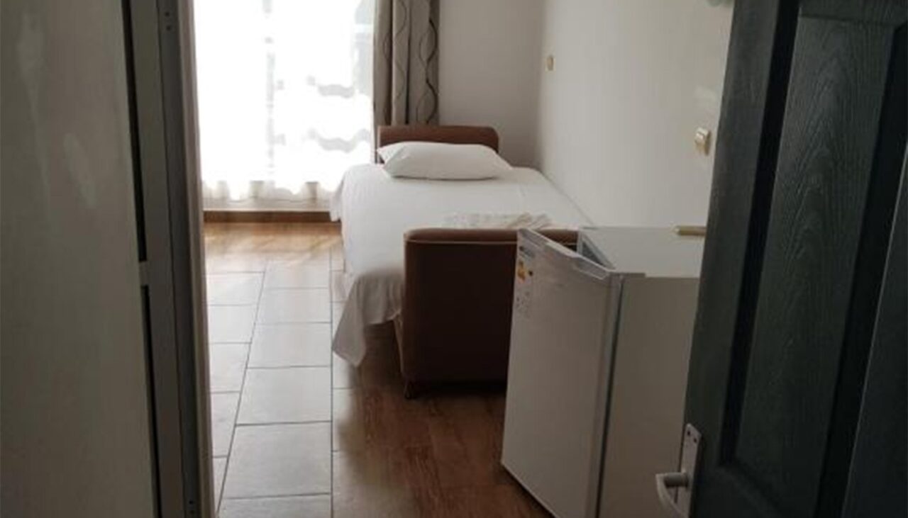 Un student din Cluj s-a trezit în STRADĂ. Ce i-a făcut proprietarul apartamentului închiriat