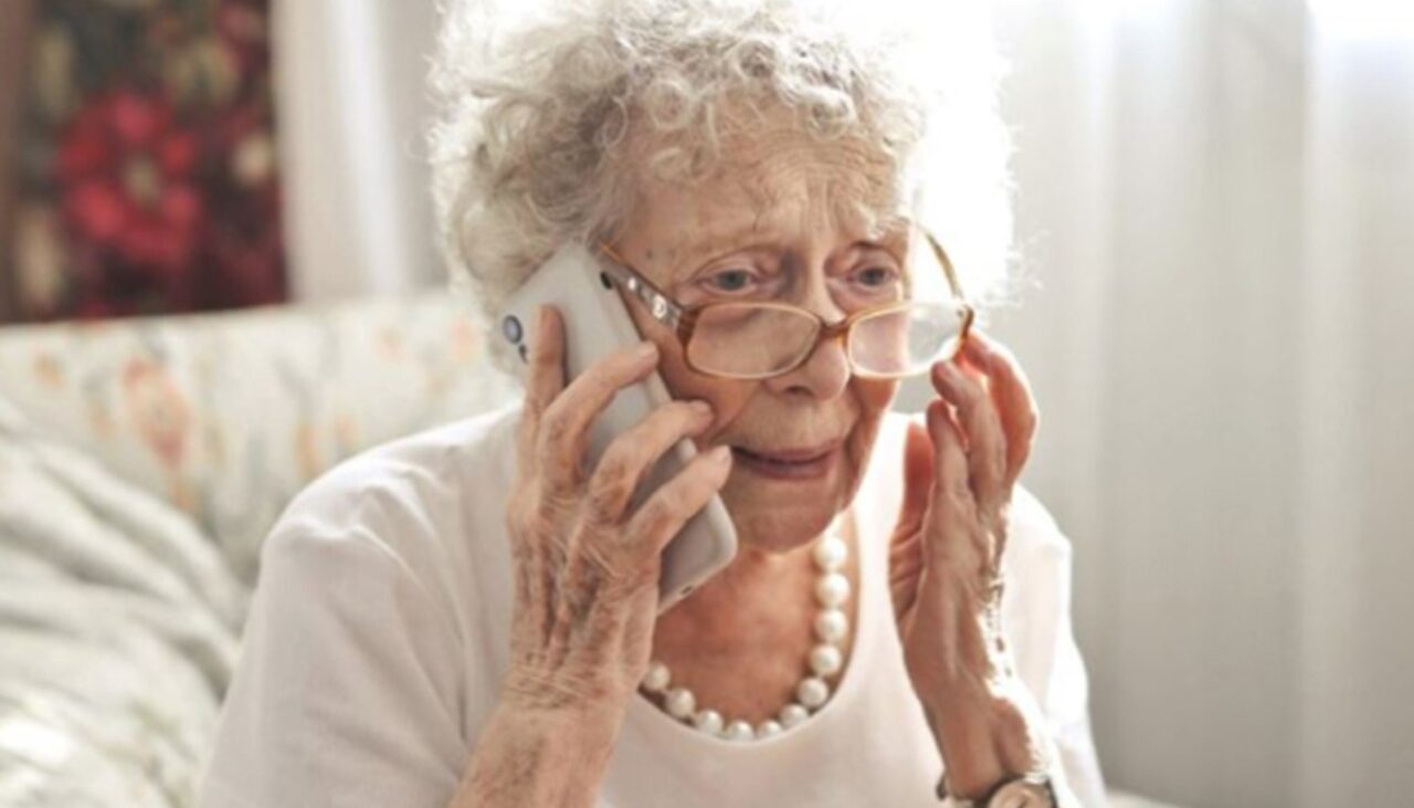 O pensionară i-a dat 300.000 de euro unui ESCROC, care a păcălit-o că e Dumnezeu și îi asigură locul în Rai. Ce a urmat e ireal