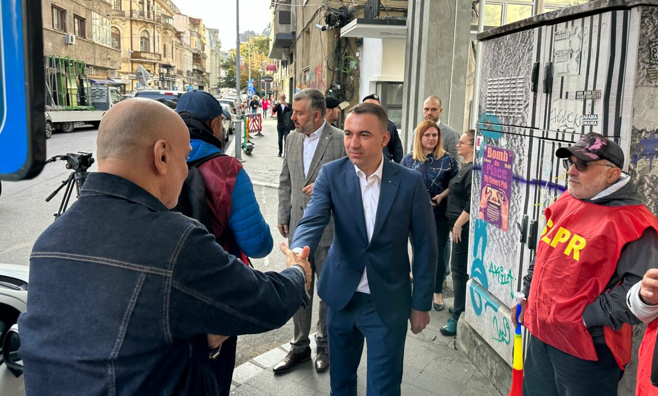 VIDEO | Sindicaliștii de la Poșta Română protestează la Ministerul Digitalizării. Bogdan Ivan a invitat o delegație la discuții