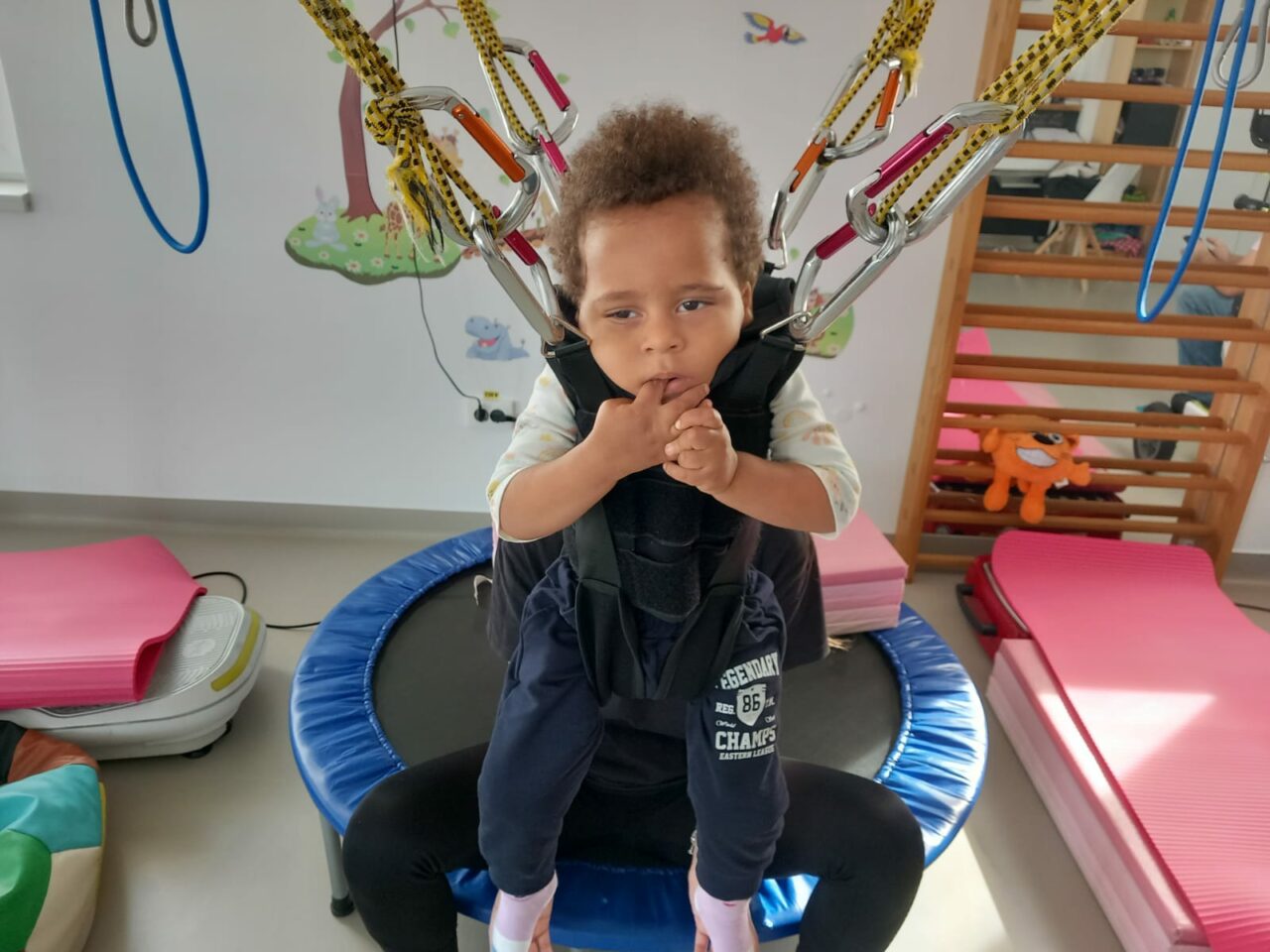 Povestea emoționantă a lui David, un bebeluș de un an și 10 luni, diagnosticat cu oboseală cronică. Ce se poate face
