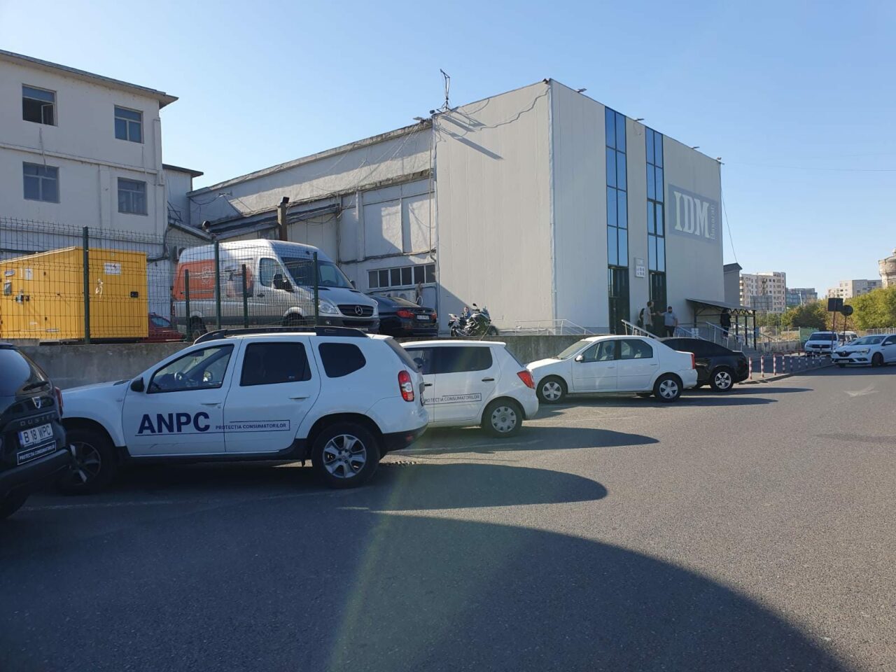VIDEO EXCLUSIV | Inspectorii ANPC, control într-un mare magazin de haine din București